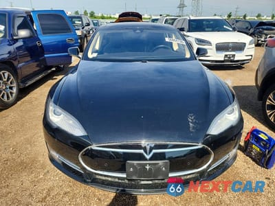 Piąte zdjęcie samochodu w środku: 2015 TESLA MODEL S 85 VIN:5YJSA1H18FF080201 - miniatura