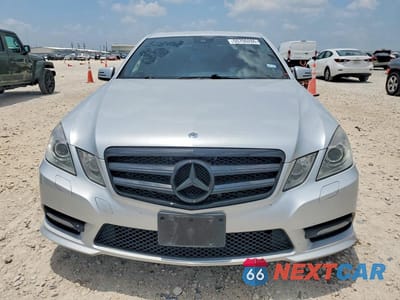 Piąte zdjęcie samochodu w środku: 2012 MERCEDES-BENZ E 550 4MATIC VIN:WDDHF9BB6CA528408 - miniatura