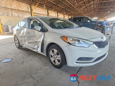 Czwarte zdjęcie samochodu z boku: 2014 KIA FORTE LX VIN:KNAFK4A62E5114247 - miniatura