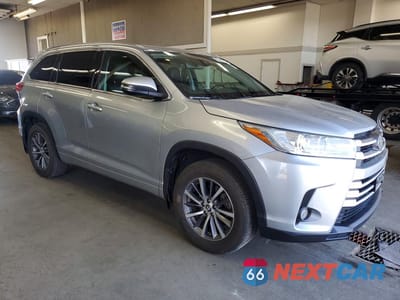 Czwarte zdjęcie samochodu z boku: 2017 TOYOTA HIGHLANDER XLE VIN:5TDJZRFH5HS470111 - miniatura