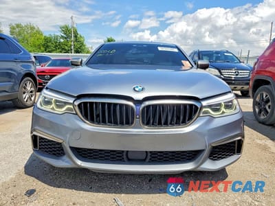 Piąte zdjęcie samochodu w środku: 2018 BMW M550XI VIN:WBAJB9C5XJB035853 - miniatura
