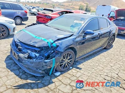 2021 TOYOTA CAMRY SE 4T1T11AK3MU568463 - główne zdjęcie licytacji z USA - miniatura