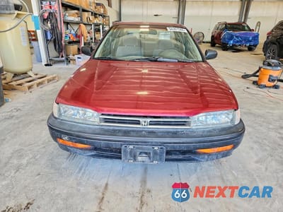 Piąte zdjęcie samochodu w środku: 1993 HONDA ACCORD DX VIN:1HGCB7248PA010071 - miniatura