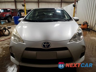 Piąte zdjęcie samochodu w środku: 2012 TOYOTA PRIUS C ONE VIN:JTDKDTB31C1014204 - miniatura