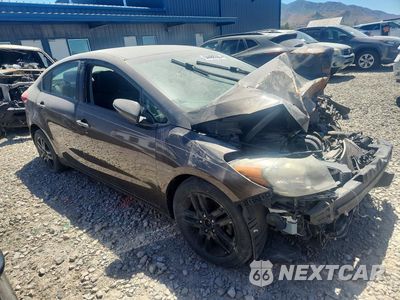 Czwarte zdjęcie samochodu z boku: 2015 KIA FORTE VIN:KNAFX4A61F5277829 - miniatura