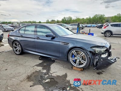 Czwarte zdjęcie samochodu z boku: 2013 BMW M5 VIN:WBSFV9C50DC773801 - miniatura