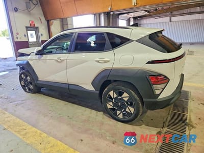 Drugie zdjęcie samochodu z przodu: 2025 HYUNDAI KONA SEL VIN:KM8HBCAB9SU287702 - miniatura