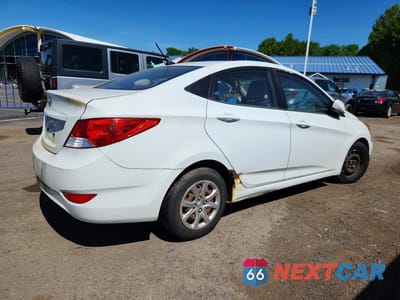Trzecie zdjęcie samochodu z tyłu: 2013 HYUNDAI ACCENT GLS VIN:KMHCT4AE7DU506960 - miniatura