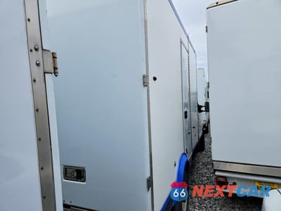 Trzecie zdjęcie samochodu z tyłu: 2024 FORD E350 REFRIGERATED BOX TRUCK VIN:1FDWE3FN8RDD04324 - miniatura