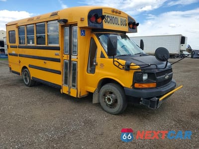 Czwarte zdjęcie samochodu z boku: 2010 CHEVROLET EXPRESS CU - SCHOOL BUS VIN:1GB9G5AG9A1165394 - miniatura