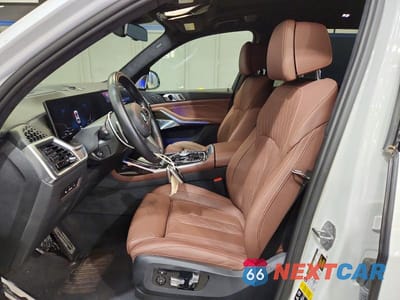 Zdjęcie 7 z 13 samochodu: 2024 BMW X7 XDRIVE40I VIN:5UX23EM0XR9S58315 - miniatura