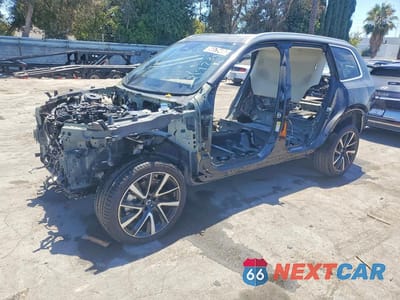 2025 VOLVO XC90 PLUS YV4062JE2S1321973 - główne zdjęcie licytacji z USA - miniatura