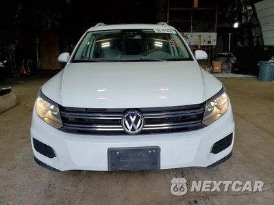Piąte zdjęcie samochodu w środku: 2017 VOLKSWAGEN TIGUAN WOLFSBURG VIN:WVGSV7AX0HW506172 - miniatura