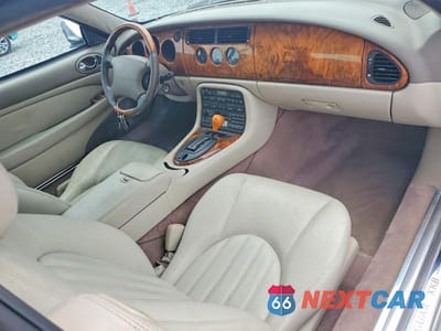 Zdjęcie 8 z 12 samochodu: 2001 JAGUAR XK8 VIN:SAJDA42C11NA22756 - miniatura