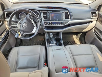 Zdjęcie 8 z 13 samochodu: 2018 TOYOTA HIGHLANDER XLE VIN:5TDJZRFH2JS536278 - miniatura