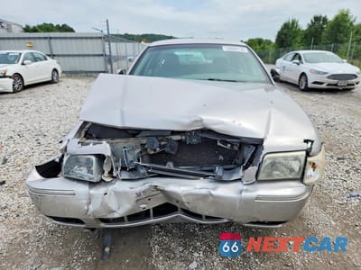 Piąte zdjęcie samochodu w środku: 2010 MERCURY GRAND MARQUIS LS VIN:2MEBM7FV8AX612473 - miniatura