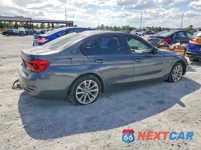 Trzecie zdjęcie samochodu z tyłu: 2018 BMW 320 XI VIN:WBA8A3C56JA499890 - miniatura