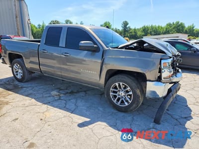 Czwarte zdjęcie samochodu z boku: 2017 CHEVROLET SILVERADO K1500 LT VIN:1GCVKREH4HZ215083 - miniatura