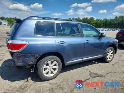 Trzecie zdjęcie samochodu z tyłu: 2013 TOYOTA HIGHLANDER SE VIN:5TDBK3EH3DS235465 - miniatura