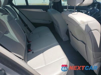 Zdjęcie 10 z 13 samochodu: 2014 MERCEDES-BENZ C 250 VIN:WDDGF4HB5ER303472 - miniatura