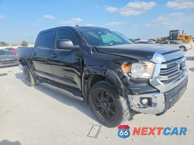 Czwarte zdjęcie samochodu z boku: 2017 TOYOTA TUNDRA CREWMAX SR5 VIN:5TFEM5F13HX114455 - miniatura