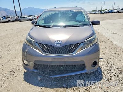 Piąte zdjęcie samochodu w środku: 2016 TOYOTA SIENNA SE VIN:5TDXK3DC4GS756937 - miniatura