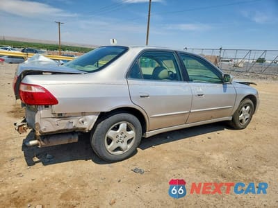 Trzecie zdjęcie samochodu z tyłu: 1998 HONDA ACCORD EX VIN:1HGCG1655WA041648 - miniatura