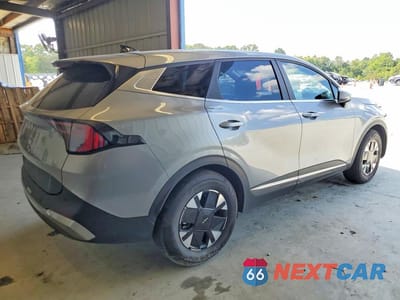 Trzecie zdjęcie samochodu z tyłu: 2026 KIA SPORTAGE LX VIN:KNDPU3DG5T7305727 - miniatura