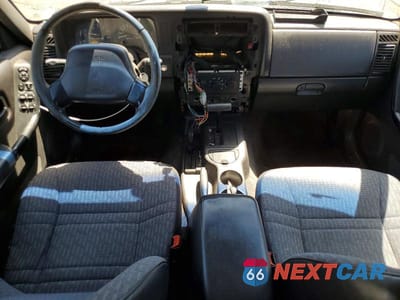 Zdjęcie 8 z 13 samochodu: 2001 JEEP CHEROKEE SPORT VIN:1J4FF48S01L608732 - miniatura