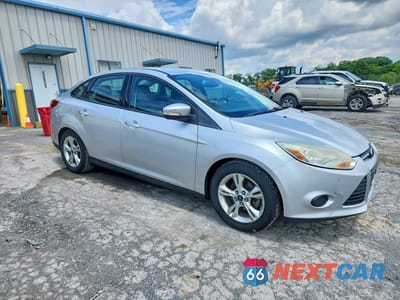 Czwarte zdjęcie samochodu z boku: 2014 FORD FOCUS SE VIN:1FADP3F26EL173346 - miniatura