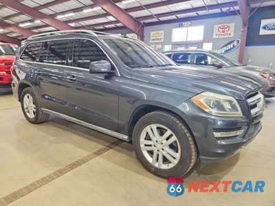 Czwarte zdjęcie samochodu z boku: 2013 MERCEDES-BENZ GL 450 4MATIC VIN:4JGDF7CE4DA261241 - miniatura