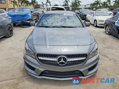 Piąte zdjęcie samochodu w środku: 2014 MERCEDES-BENZ CLA 250 VIN:WDDSJ4EB5EN061772 - miniatura