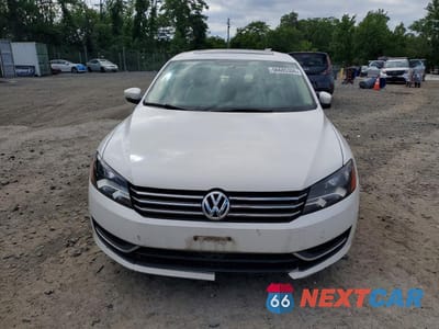 Piąte zdjęcie samochodu w środku: 2014 VOLKSWAGEN PASSAT SE VIN:1VWBH7A32EC015878 - miniatura