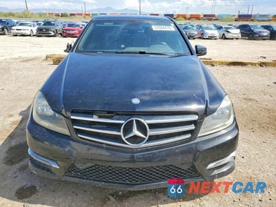 Piąte zdjęcie samochodu w środku: 2014 MERCEDES-BENZ C 250 VIN:WDDGF4HB3EG236351 - miniatura