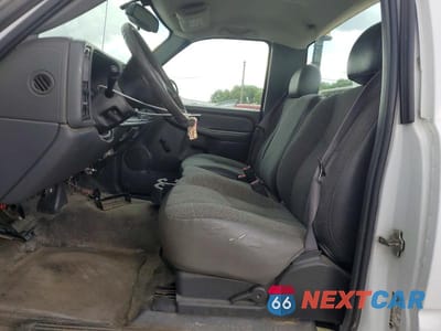Zdjęcie 7 z 12 samochodu: 2004 GMC NEW SIERRA C1500 VIN:1GTEC14X44Z284924 - miniatura