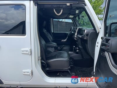 Piąte zdjęcie samochodu w środku: 2015 JEEP WRANGLER UNLIMITED RUBICON VIN:1C4BJWFG3FL530855 - miniatura