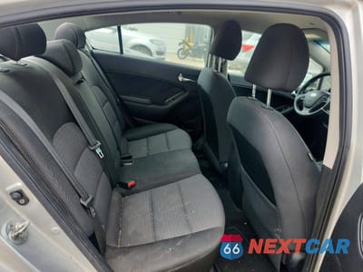 Zdjęcie 10 z 12 samochodu: 2014 KIA FORTE LX VIN:KNAFX4A62E5145659 - miniatura