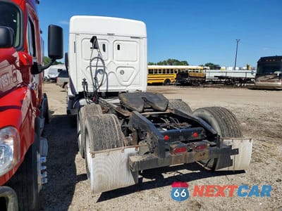 Piąte zdjęcie samochodu w środku: 2018 FREIGHTLINER CASCADIA 125 VIN:3AKJGLDR7JSJZ4551 - miniatura