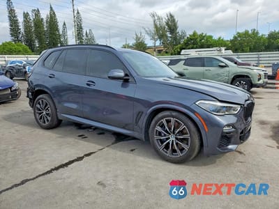 Czwarte zdjęcie samochodu z boku: 2021 BMW X5 M50I VIN:5UXJU4C0XM9D96162 - miniatura