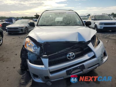 Piąte zdjęcie samochodu w środku: 2011 TOYOTA RAV4 BASE VIN:2T3BF4DV4BW149255 - miniatura