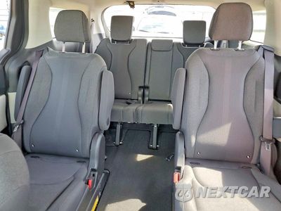 Zdjęcie 10 z 13 samochodu: 2023 KIA CARNIVAL LX VIN:KNDNB4H3XP6203989 - miniatura