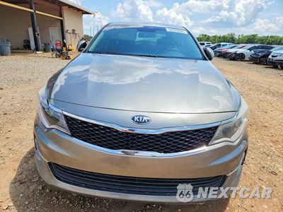 Piąte zdjęcie samochodu w środku: 2017 KIA OPTIMA LX VIN:5XXGT4L37HG156582 - miniatura