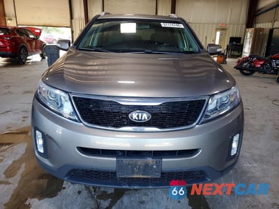 Piąte zdjęcie samochodu w środku: 2014 KIA SORENTO LX VIN:5XYKTCA6XEG523127 - miniatura