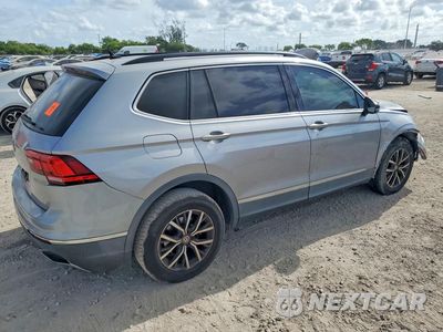 Trzecie zdjęcie samochodu z tyłu: 2020 VOLKSWAGEN TIGUAN SE VIN:3VV3B7AX3LM146407 - miniatura