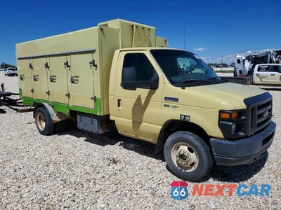 Czwarte zdjęcie samochodu z boku: 2011 FORD ECONOLINE E450 SUPER DUTY CUTAWAY VAN VIN:1FDXE4FL2BDA57378 - miniatura