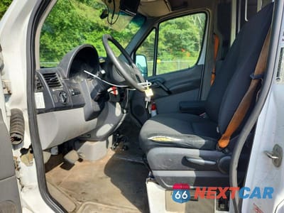 Zdjęcie 7 z 13 samochodu: 2012 MERCEDES-BENZ SPRINTER 2500 DELIVERY VAN VIN:WD3PE8CB7C5610717 - miniatura