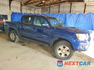 Czwarte zdjęcie samochodu z boku: 2015 TOYOTA TACOMA V6 VIN:3TMLU4EN5FM182619 - miniatura