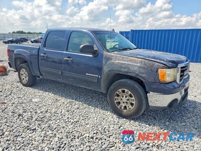 Czwarte zdjęcie samochodu z boku: 2007 GMC NEW SIERRA C1500 VIN:2GTEC13J971668059 - miniatura