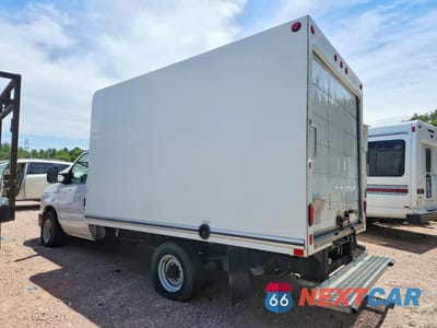 Drugie zdjęcie samochodu z przodu: 2021 FORD E350 BOX TRUCK VIN:1FDWE3FN4MDC27847 - miniatura