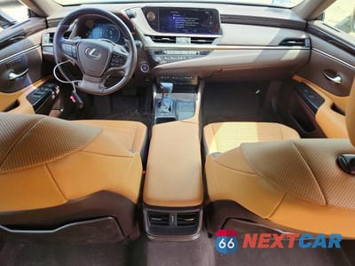 Zdjęcie 8 z 12 samochodu: 2019 LEXUS ES 300H VIN:JTHB21B13K2029917 - miniatura